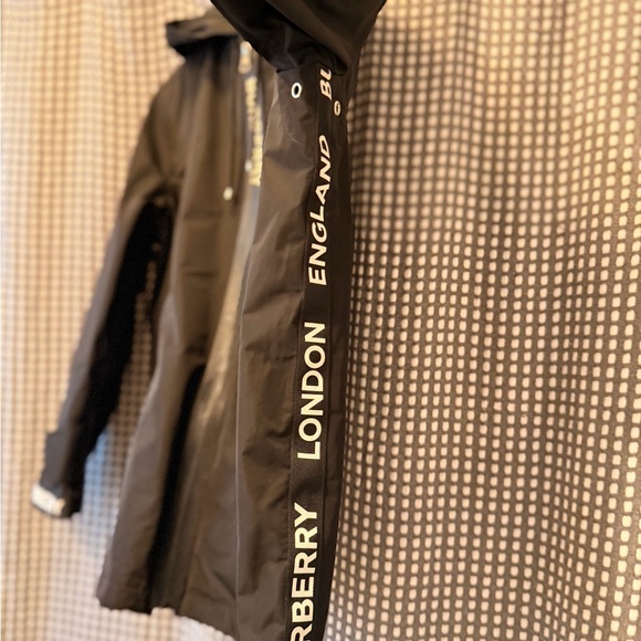 Burberry Nylon Raincoat EUC- US Size 14 OFFERS ACCEPTED - Picture 6 of 12